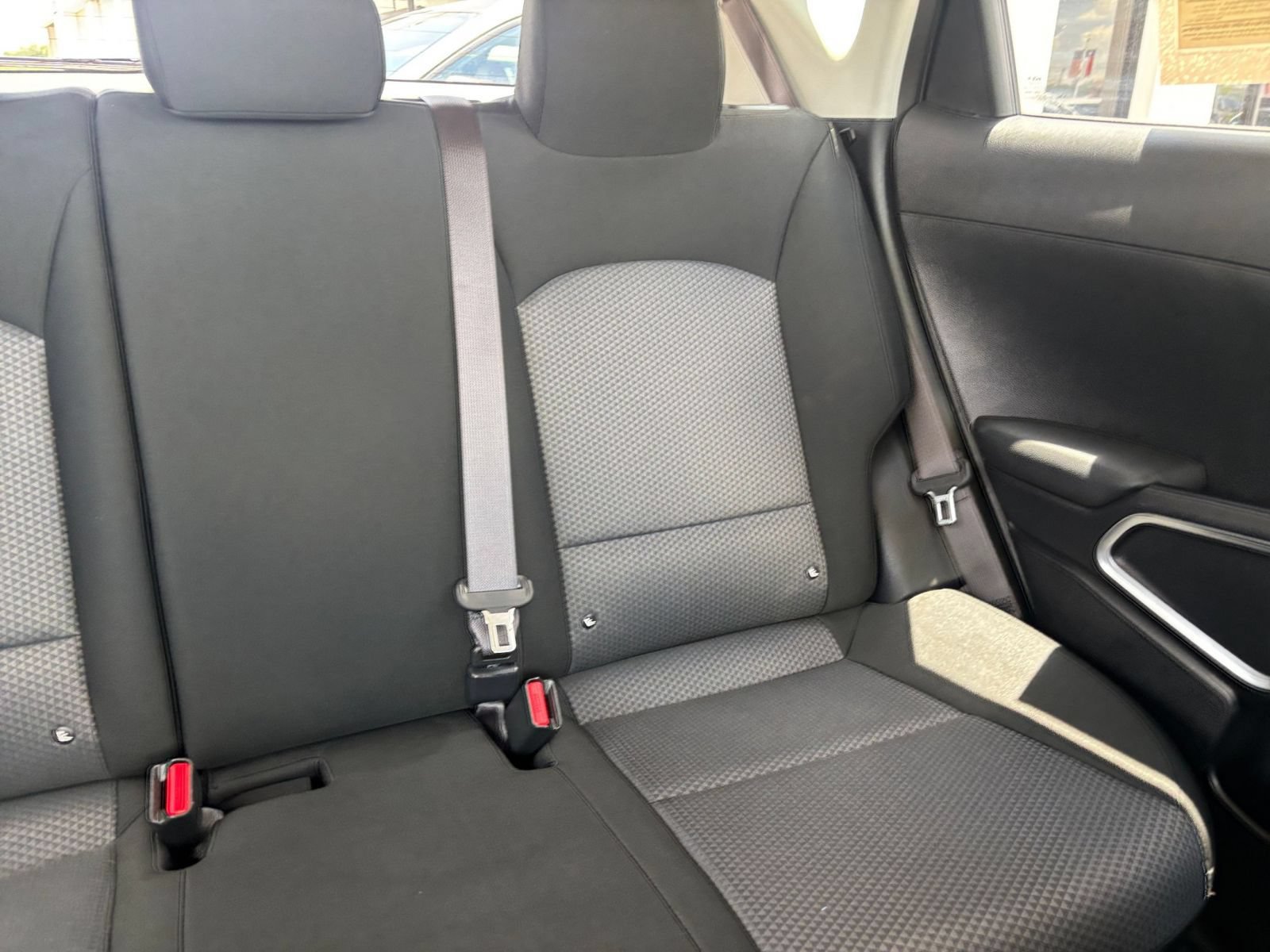 Used 2025 Kia Soul LX w/ LX Technology Package FWD image 35