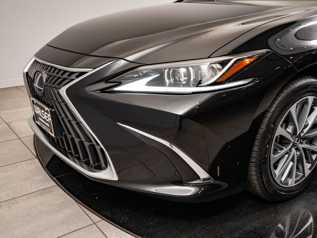 Used 2022 Lexus ES 300h w/ Accessory Package 2 FWD image 3