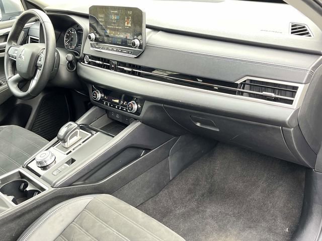 Used 2024 Mitsubishi Outlander SE image 25