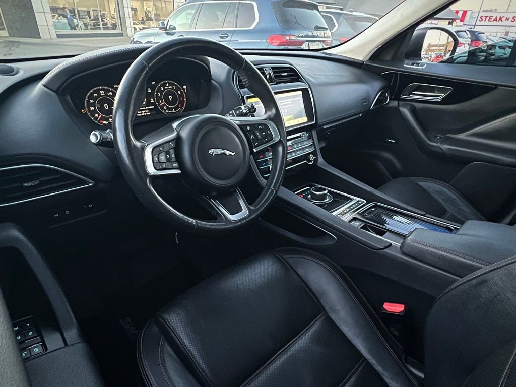 Used 2020 Jaguar F-PACE Prestige image 14
