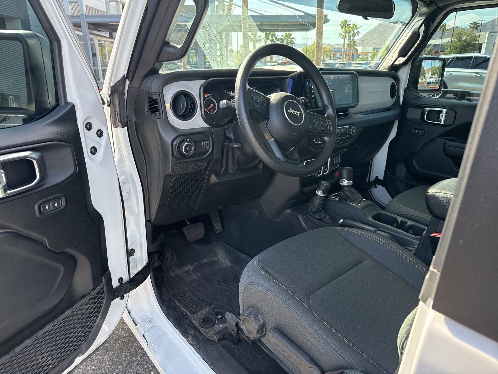 Used 2025 Jeep Wrangler Sport AWD/4WD image 9