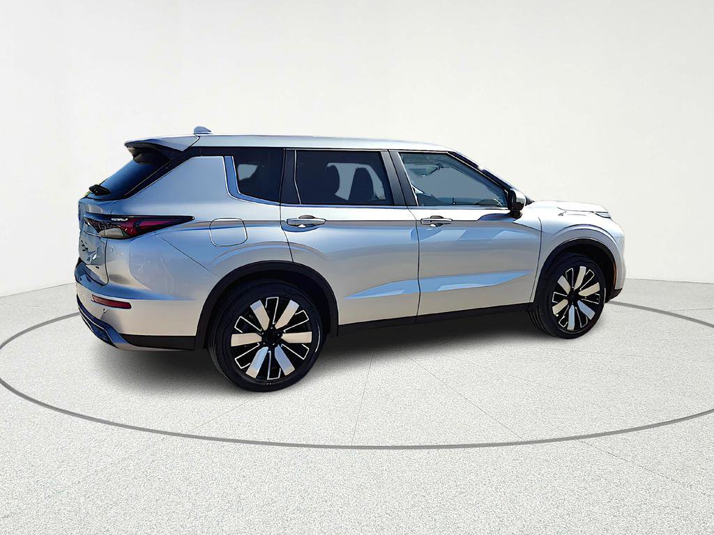 New 2026 Mitsubishi Outlander SE image 7