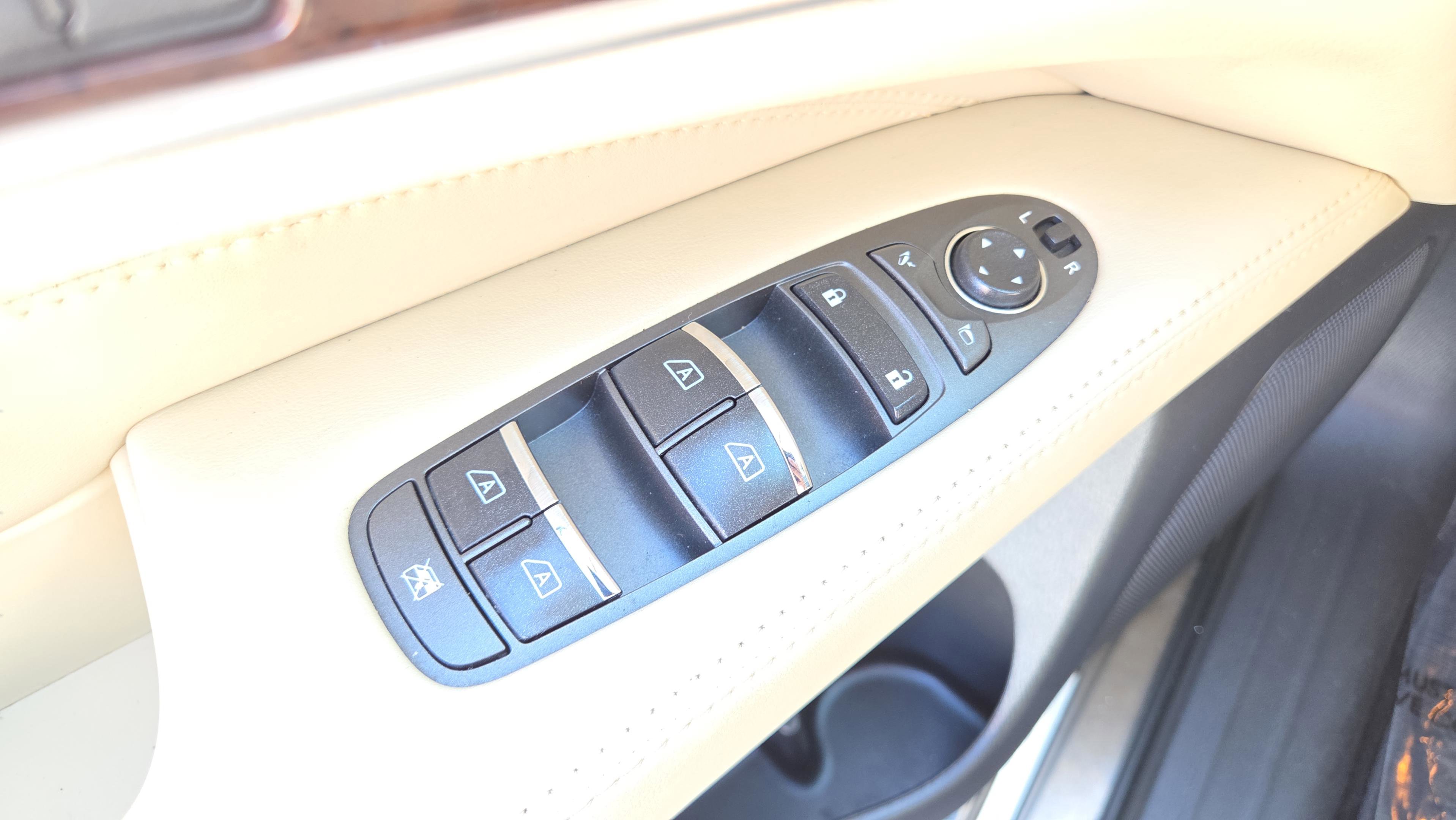 Used 2018 INFINITI QX60 Luxe w/ Deluxe Technology Package image 40