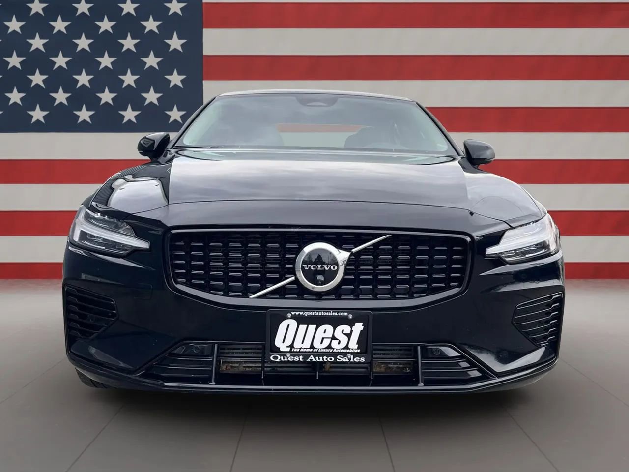 Used 2023 Volvo S60 T8 Plus image 3