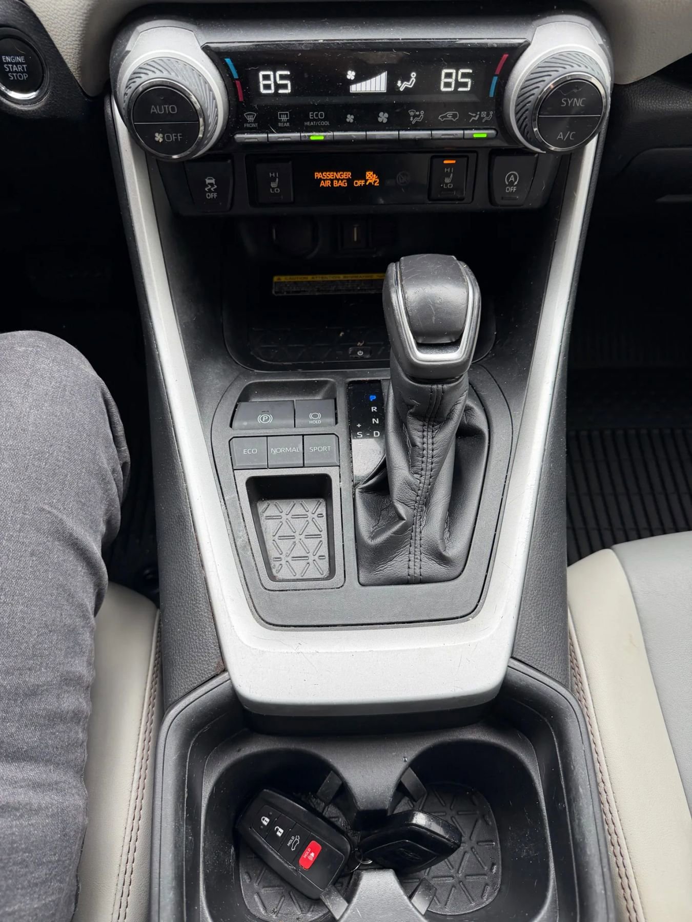 Used 2020 Toyota RAV4 XLE Premium image 25