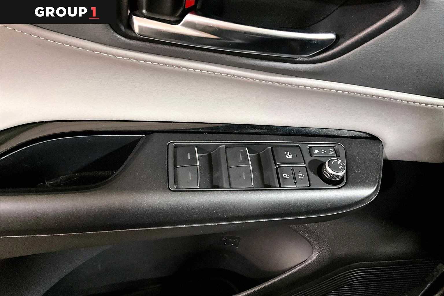 Certified 2021 Toyota Venza LE image 35