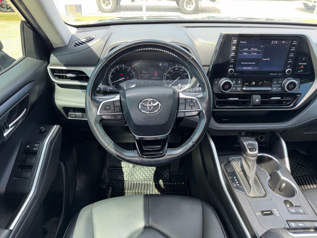 Used 2020 Toyota Highlander XLE FWD image 27