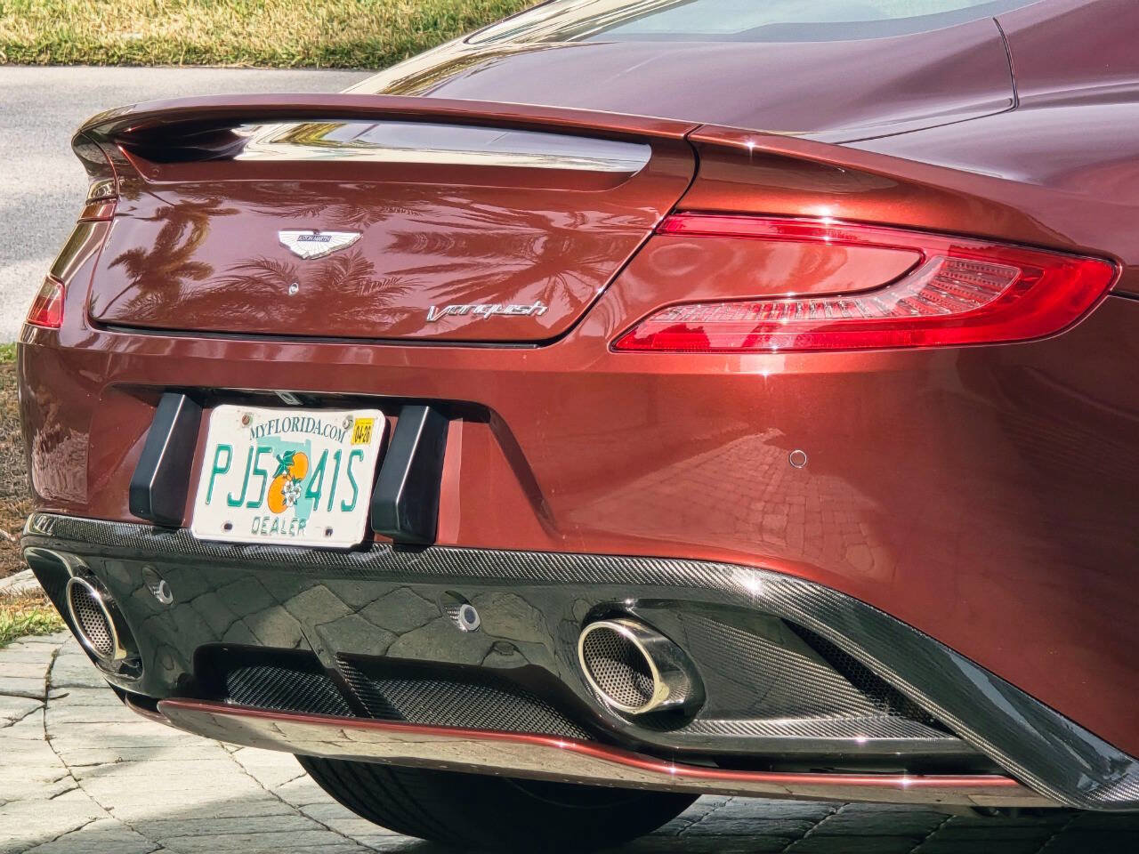 Used 2014 Aston Martin Vanquish Base 2dr Coupe image 7