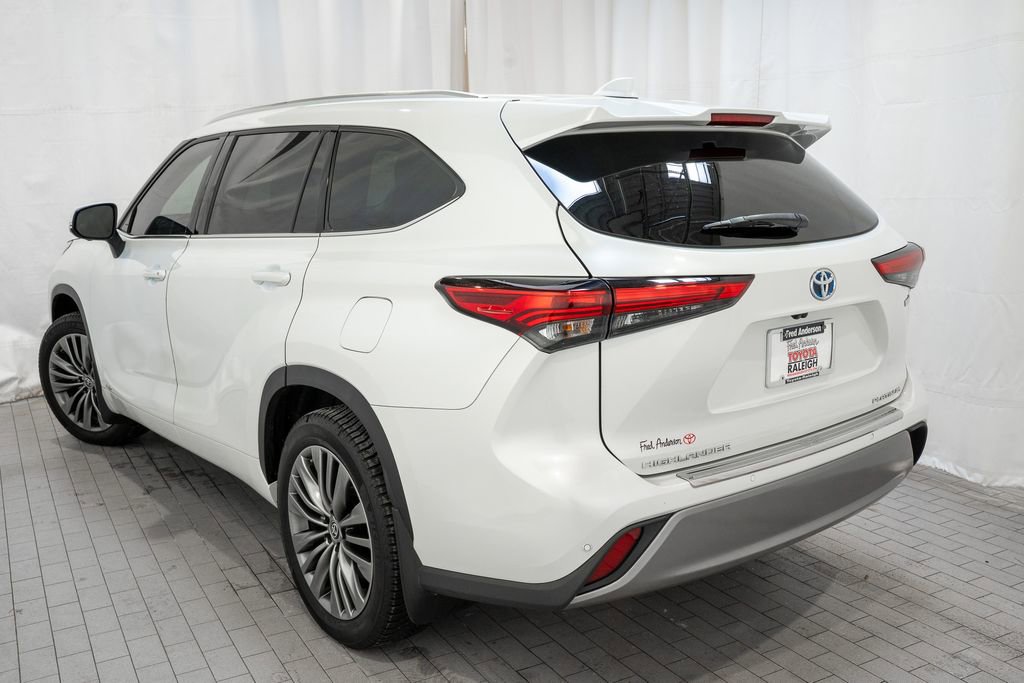 Used 2023 Toyota Highlander Platinum image 3