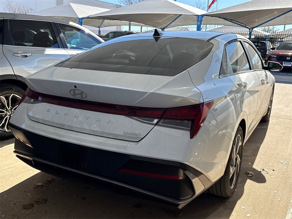 Used 2025 Hyundai Elantra Limited image 6