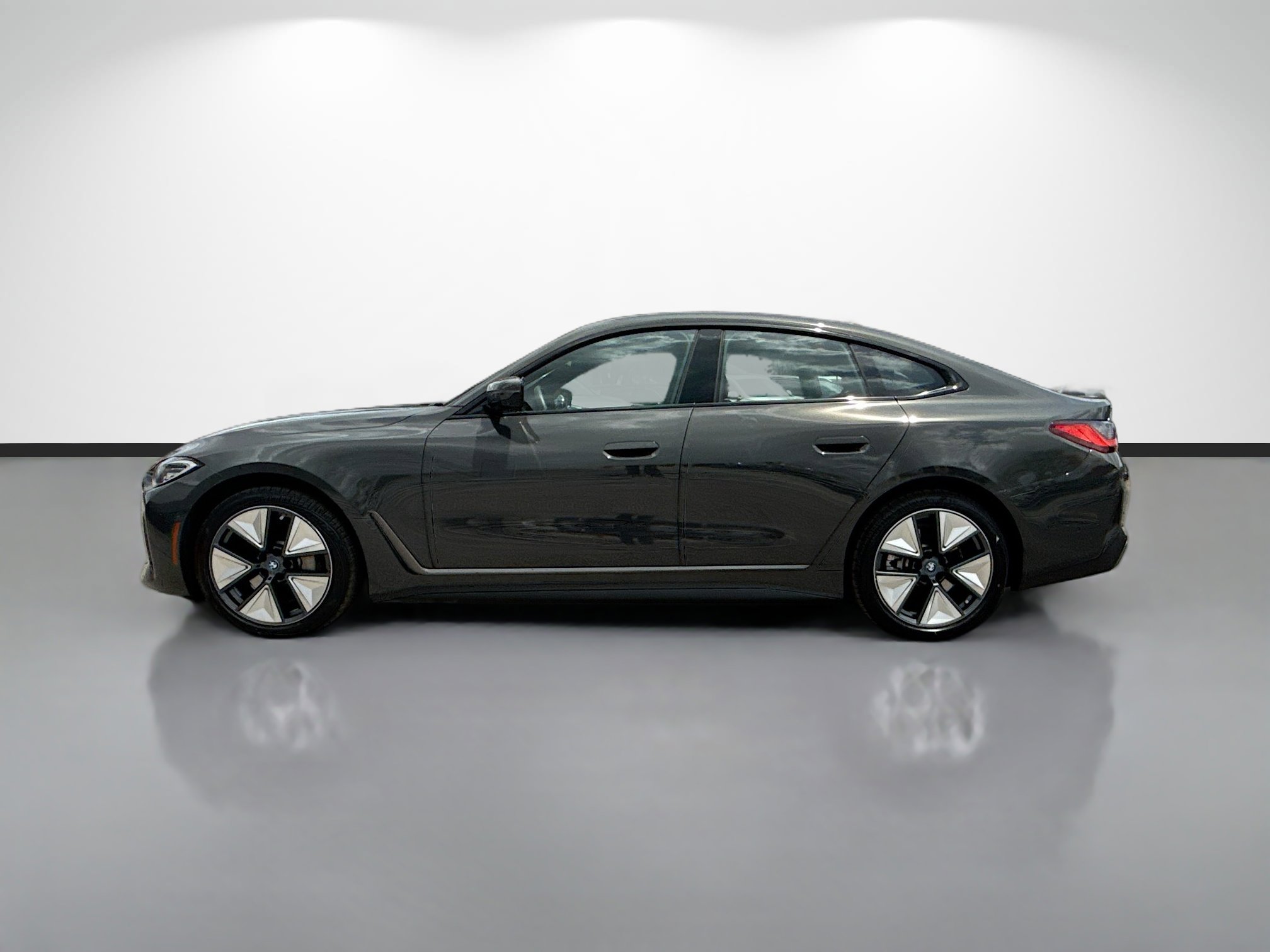 Used 2023 BMW i4 eDrive35 w/ Premium Package RWD image 6