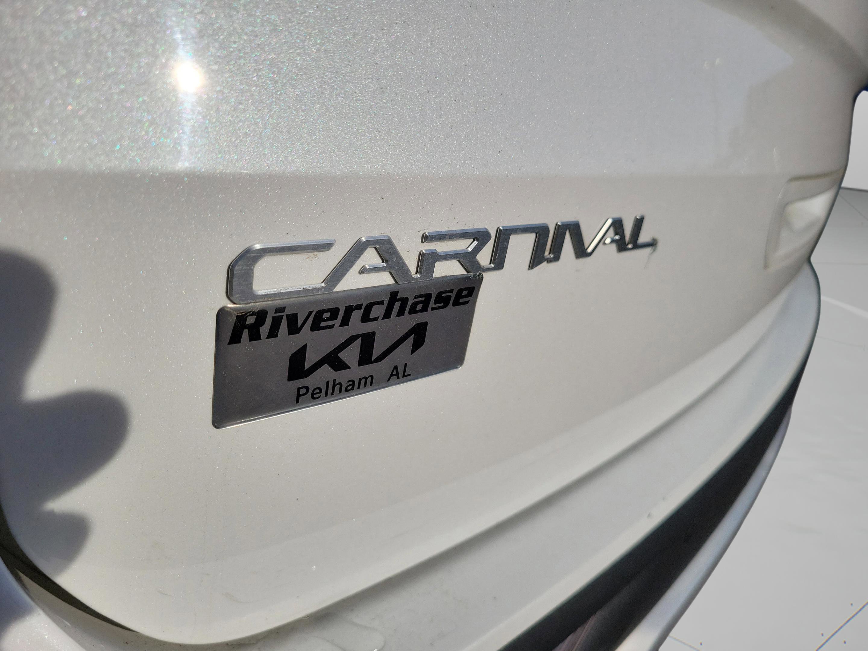 Used 2024 Kia Carnival EX image 9