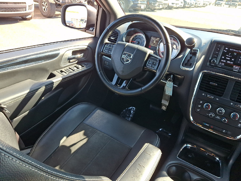 Used 2019 Dodge Grand Caravan SXT w/ Blacktop Package FWD image 15