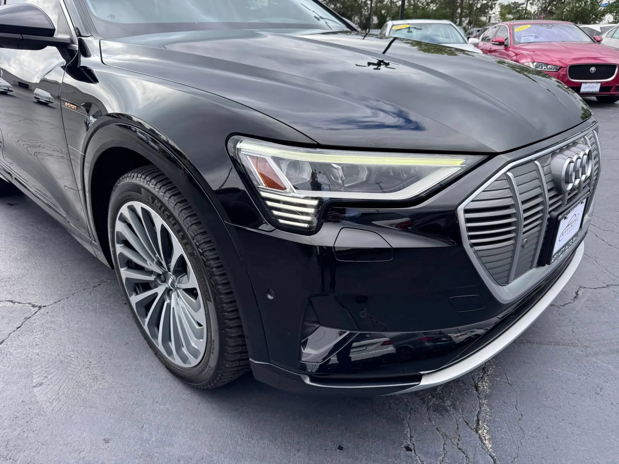 Used 2019 Audi e-tron Prestige w/ Prestige Package AWD/4WD image 8