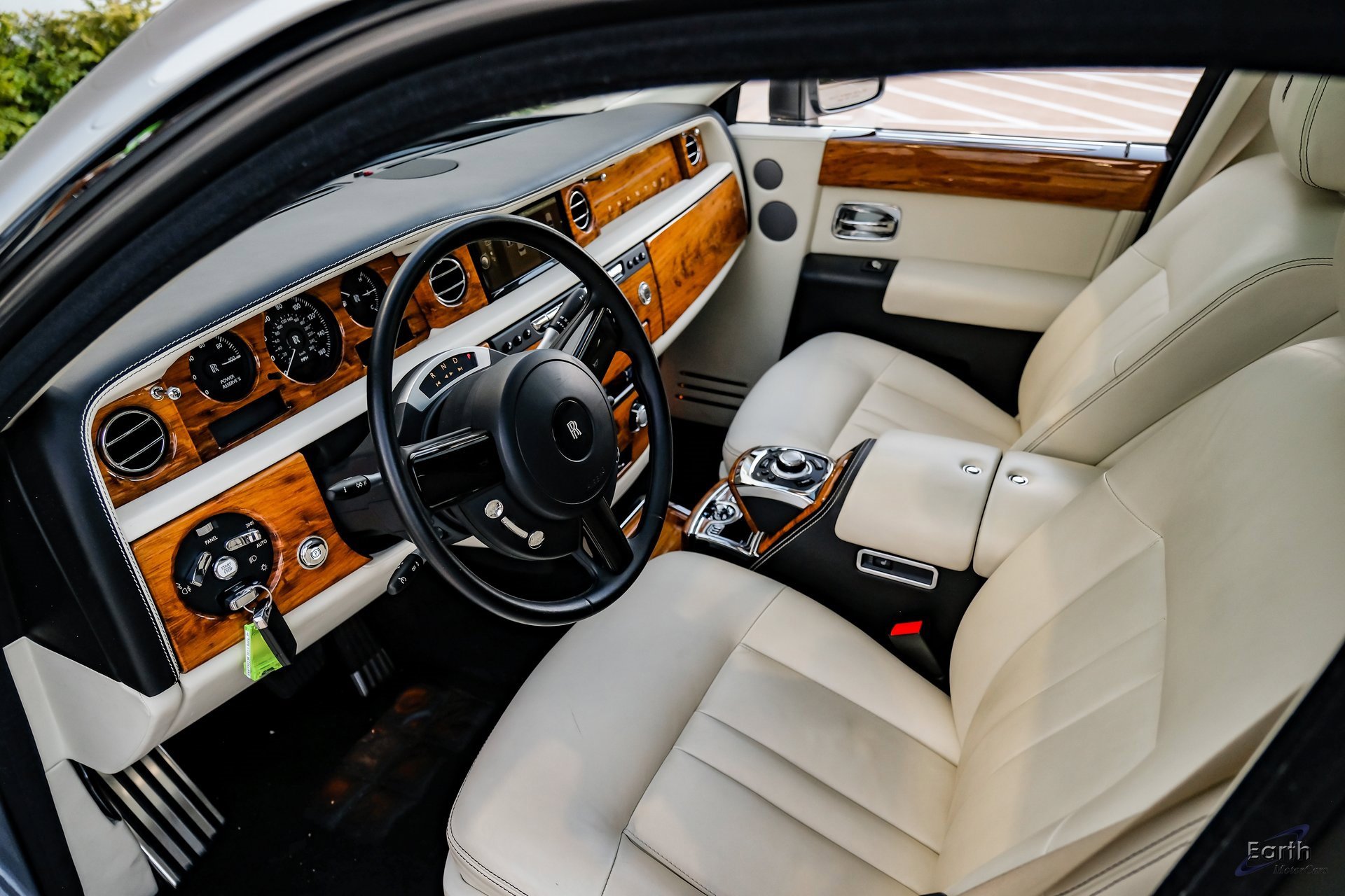 Used 2014 Rolls-Royce Phantom Sedan image 36