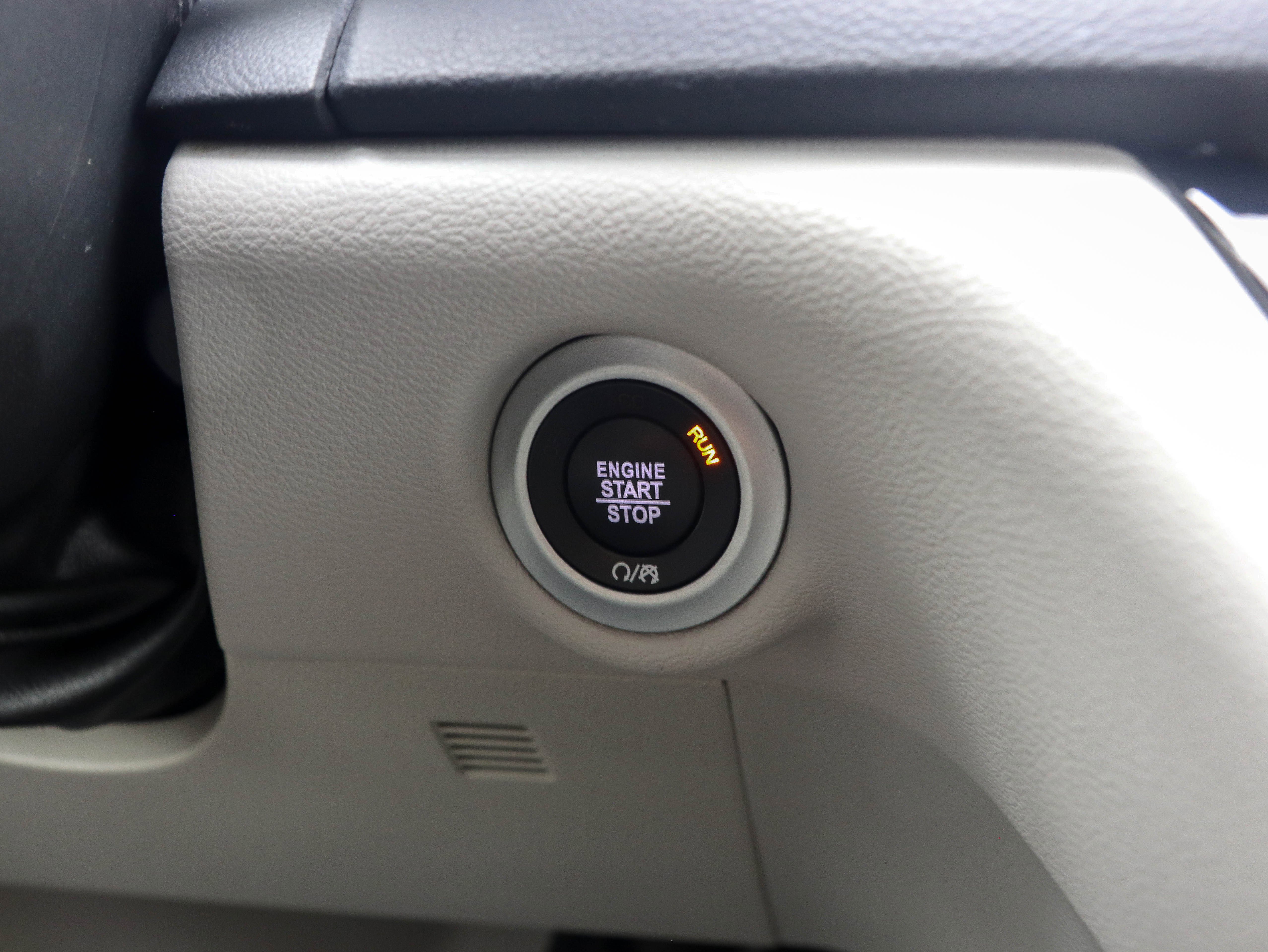 Used 2019 Chrysler Pacifica Touring-L image 28