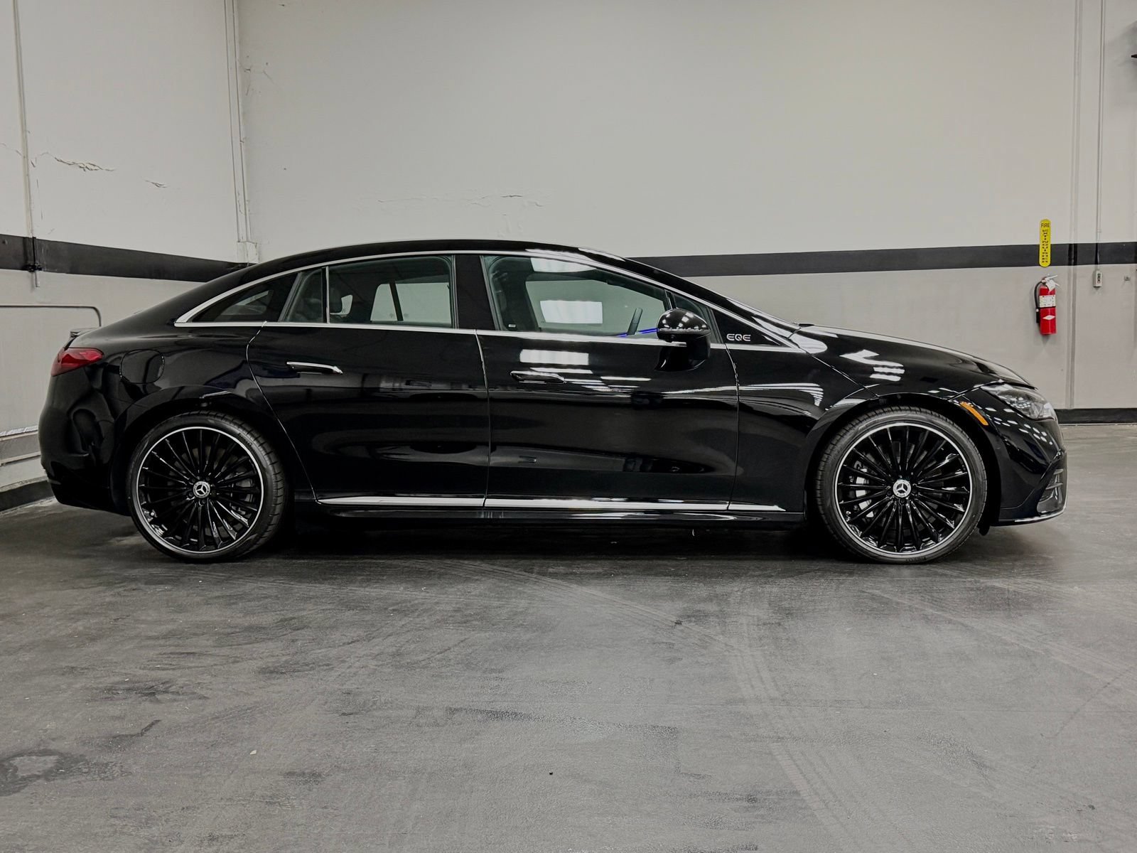 Used 2024 Mercedes-Benz EQE 350+ 4MATIC Sedan image 5