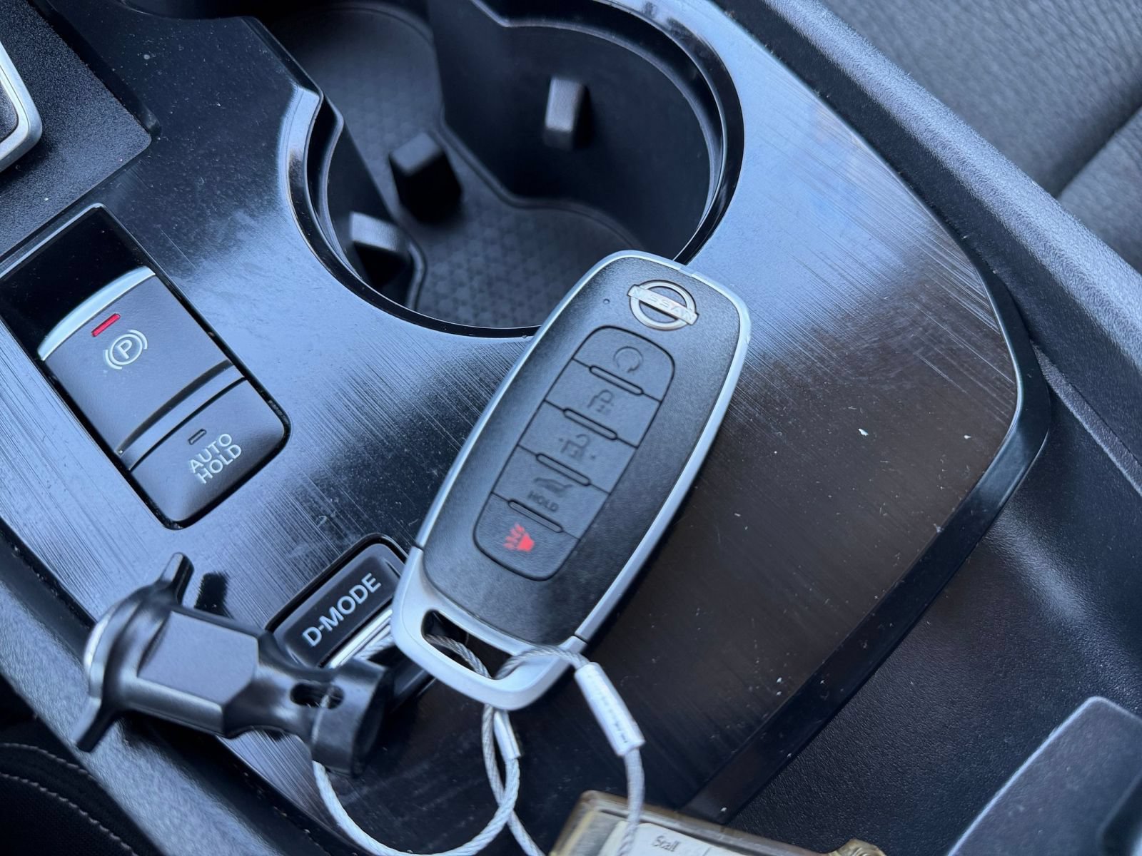 Used 2025 Nissan Rogue SV FWD image 21