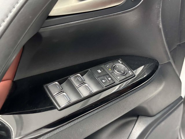 Used 2019 Lexus LX 570 4WD w/ Luxury Package image 36