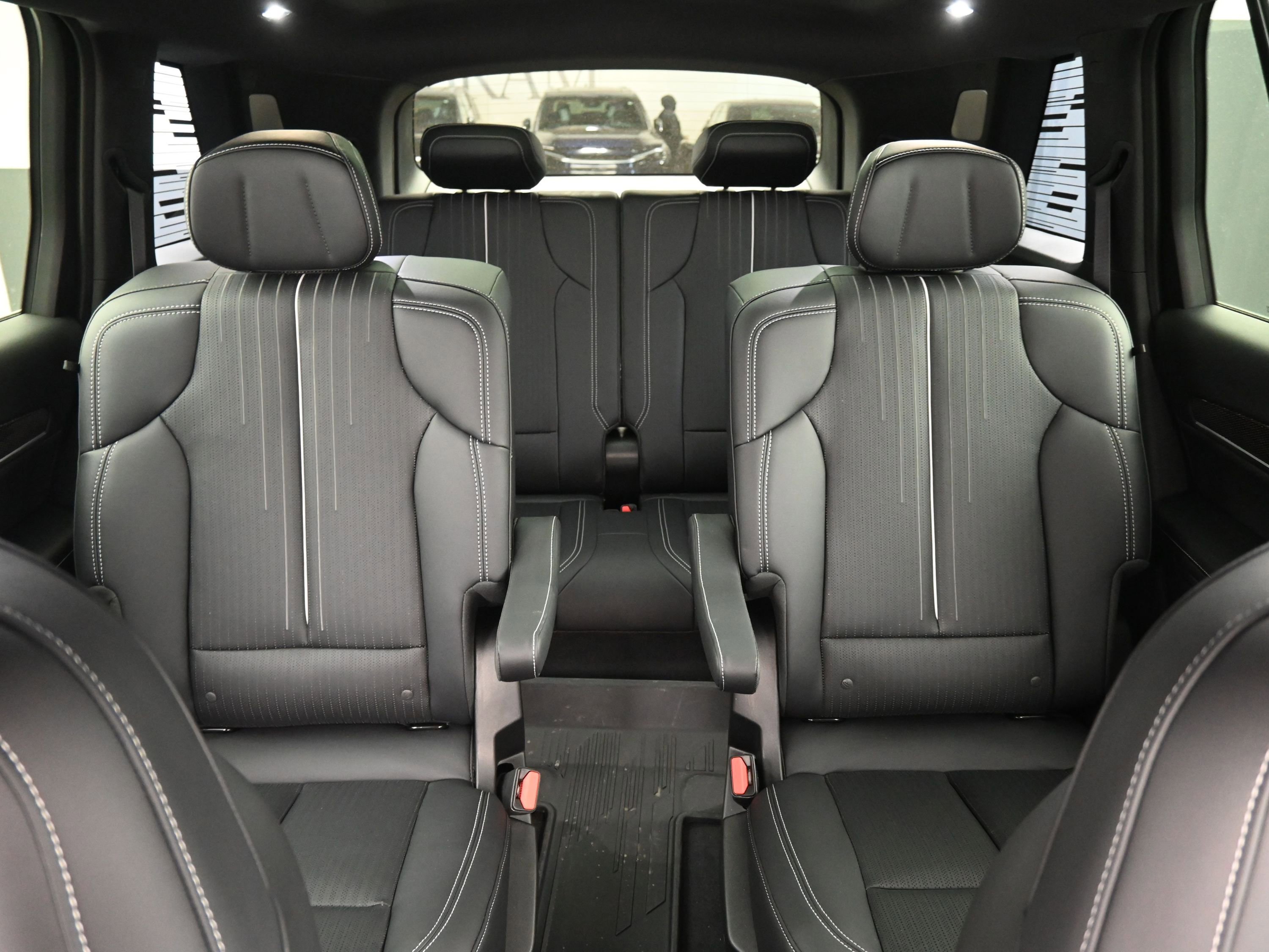 New 2026 Cadillac Vistiq Luxury image 14