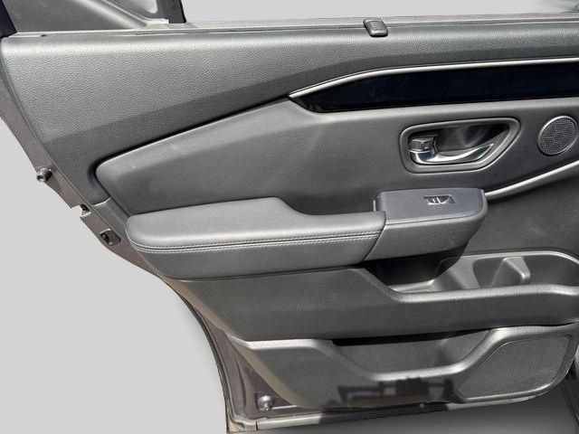 Certified 2023 Honda Pilot Touring image 17