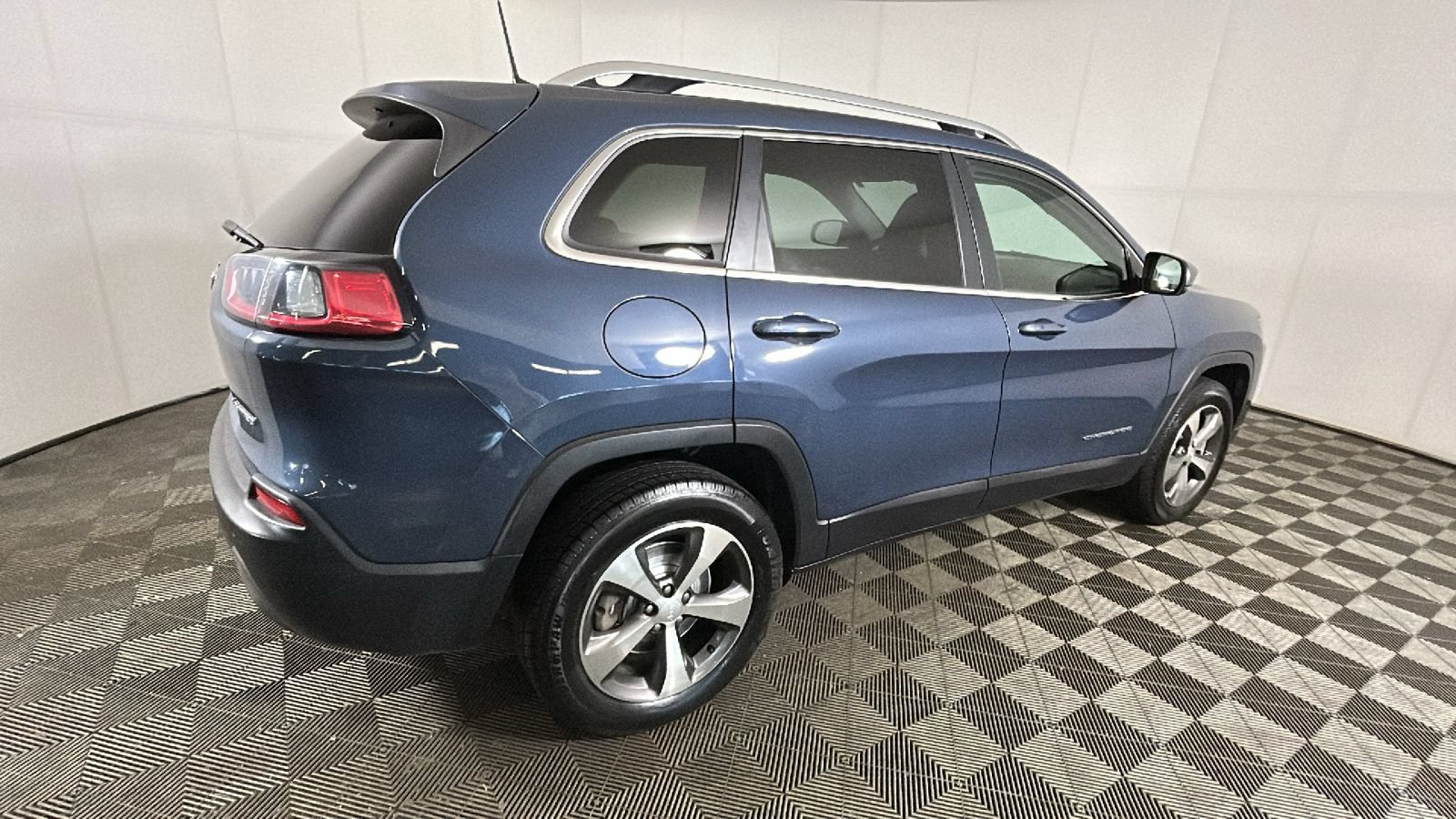 Used 2020 Jeep Cherokee Limited AWD/4WD image 3