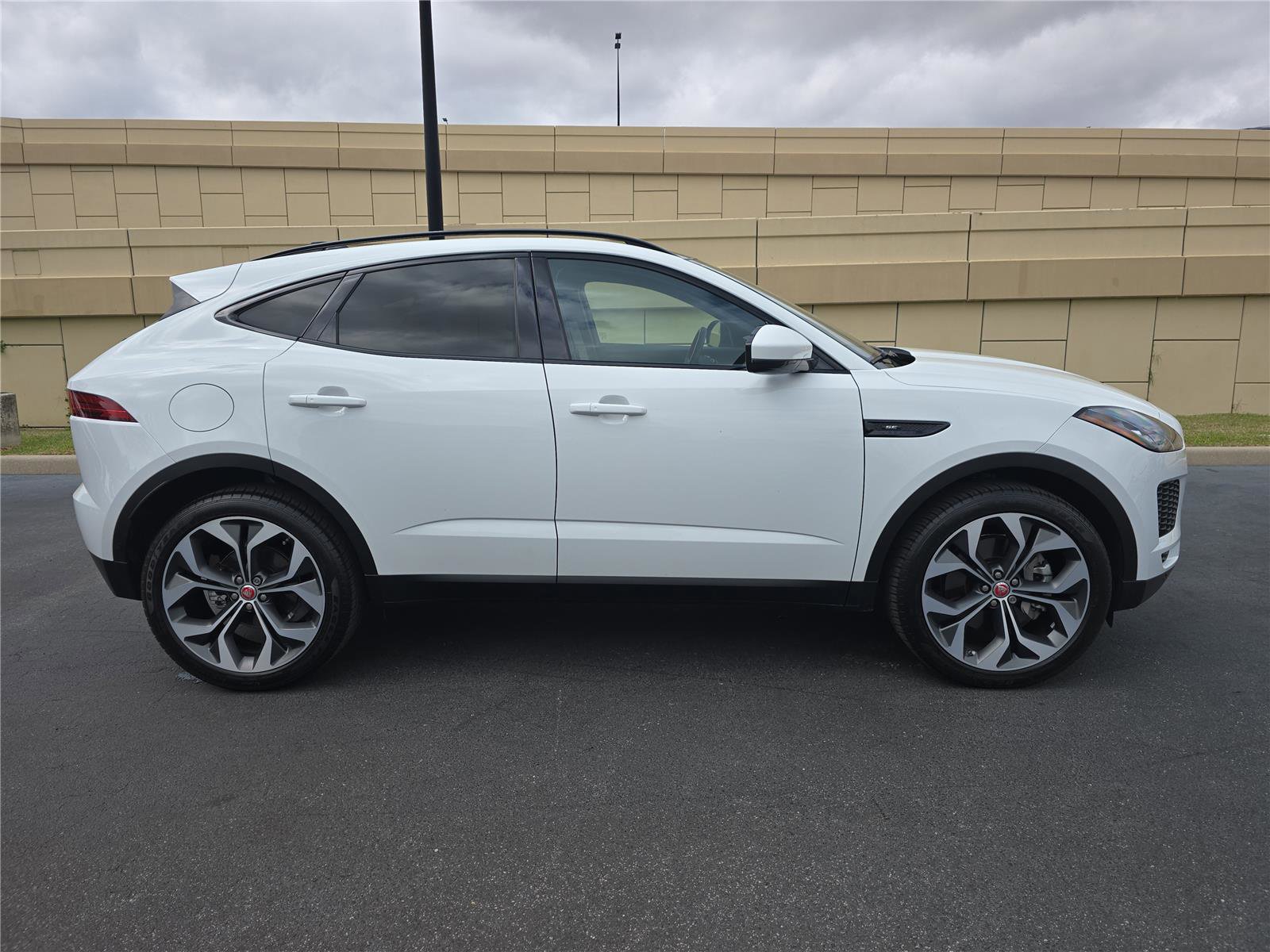 Used 2020 Jaguar E-PACE SE image 3