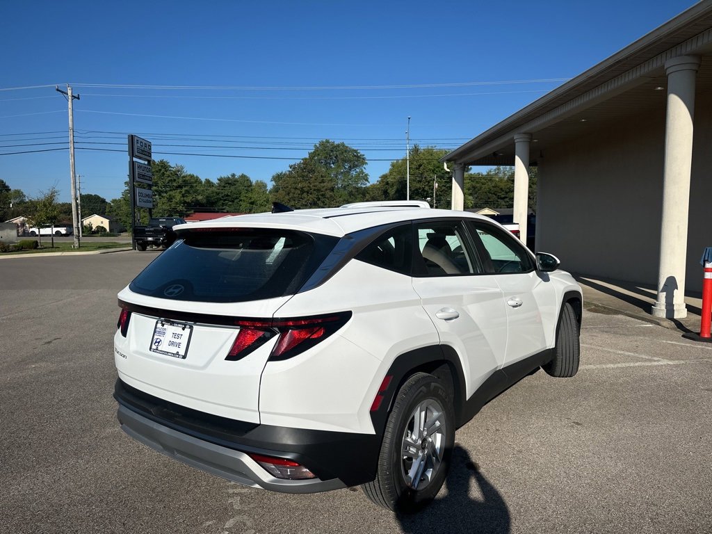 New 2026 Hyundai Tucson SE image 8