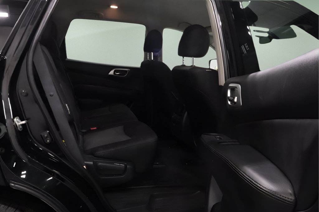Used 2020 Nissan Pathfinder S AWD/4WD image 18