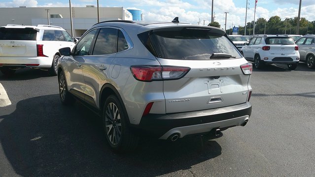 Used 2020 Ford Escape Titanium image 3