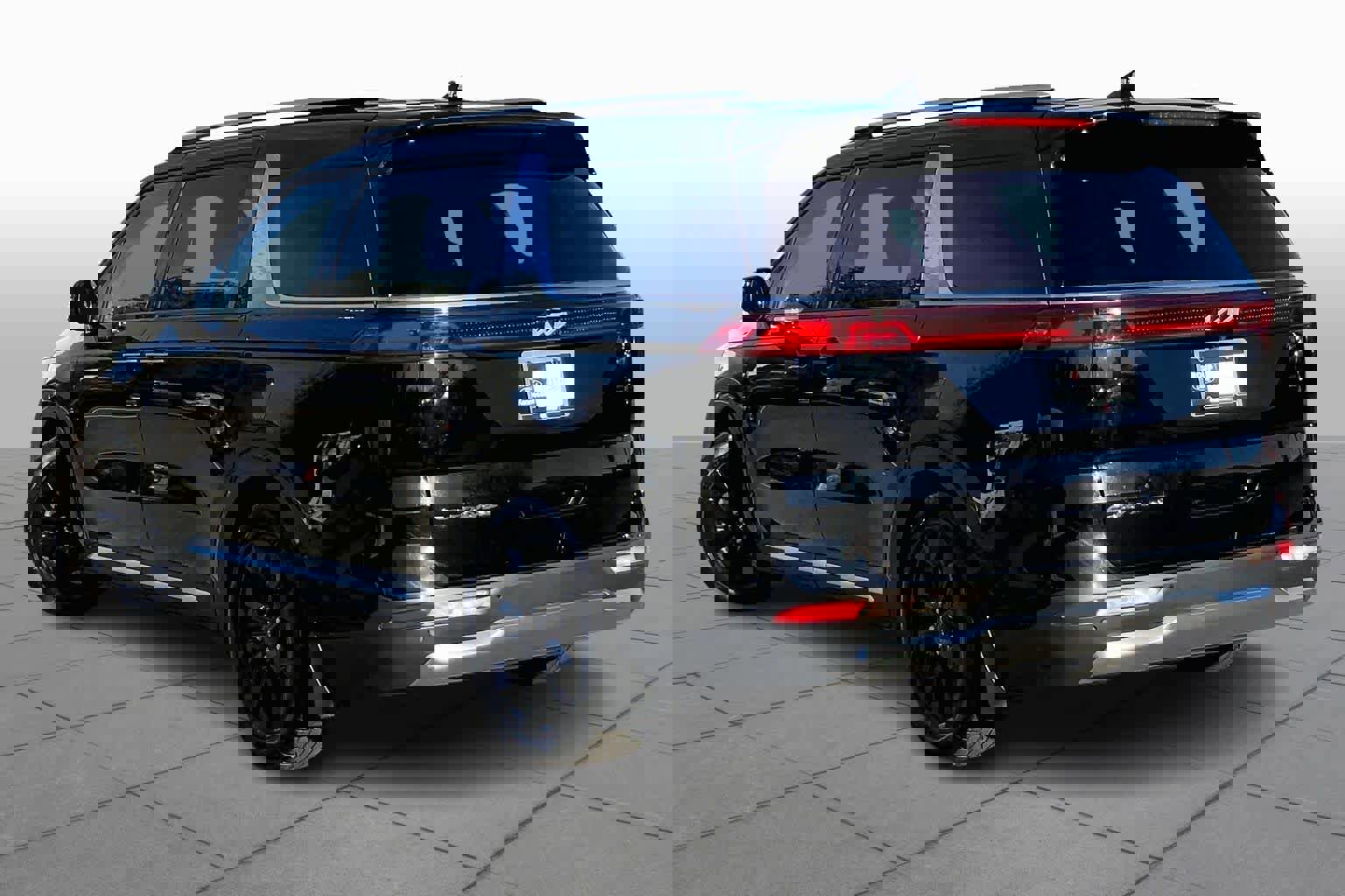 Used 2022 Kia Carnival SX Prestige image 11