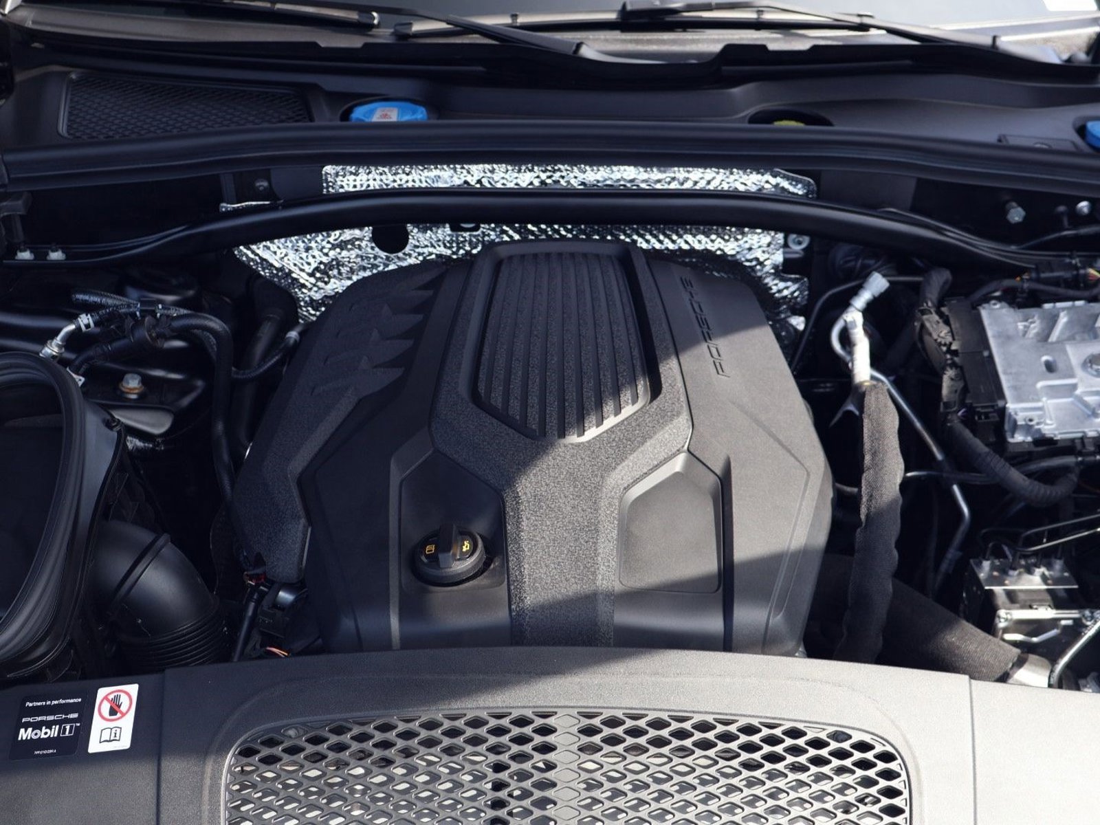Certified 2025 Porsche Macan image 26