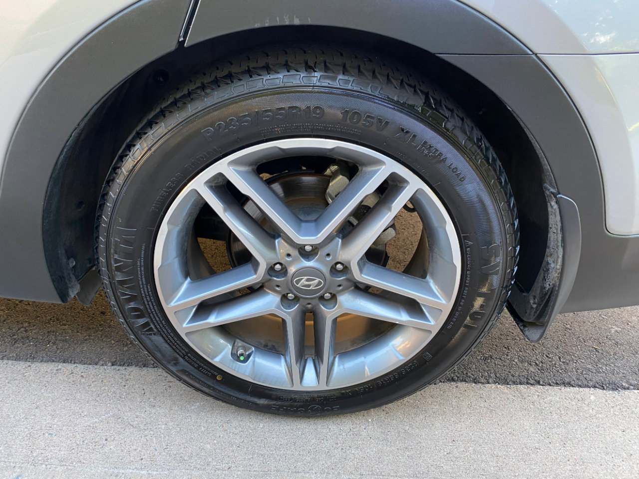 Used 2017 Hyundai Santa Fe SE Ultimate 3.3L Auto w/ SE Ultimate Tech Package 03 image 23