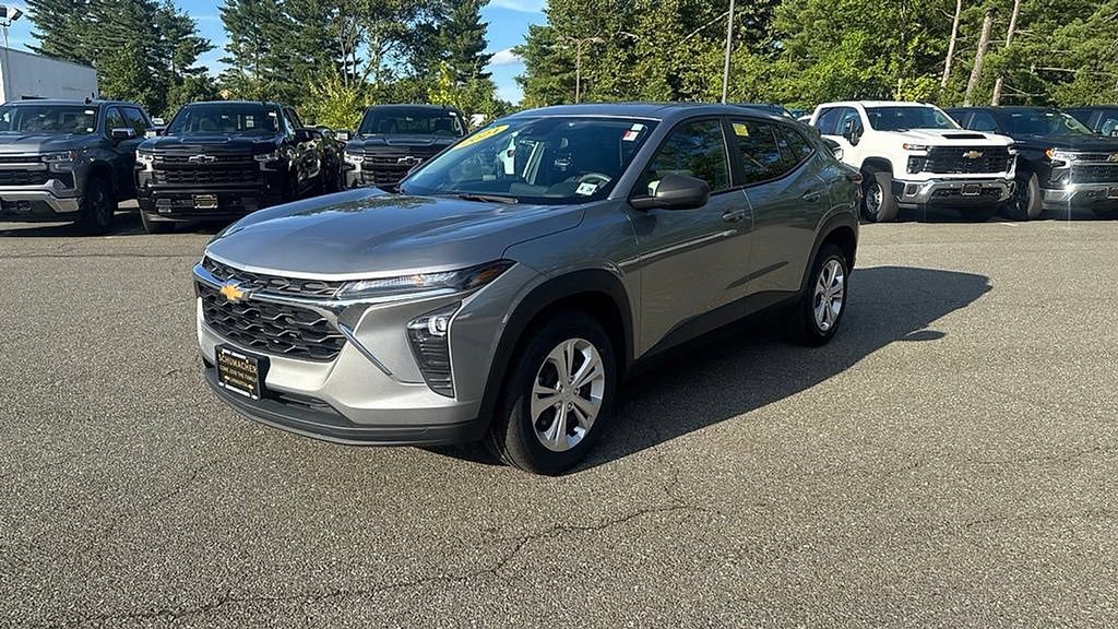 Certified 2024 Chevrolet Trax LS FWD image 2