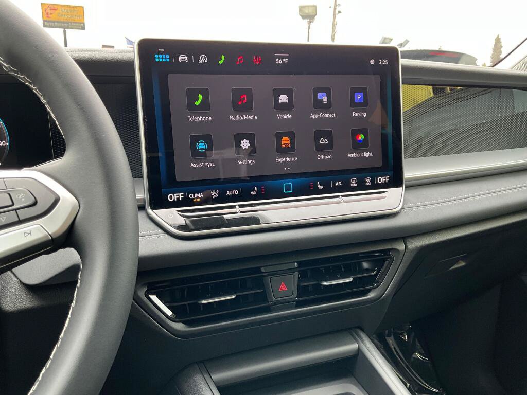 New 2026 Volkswagen Tiguan SE AWD/4WD image 17