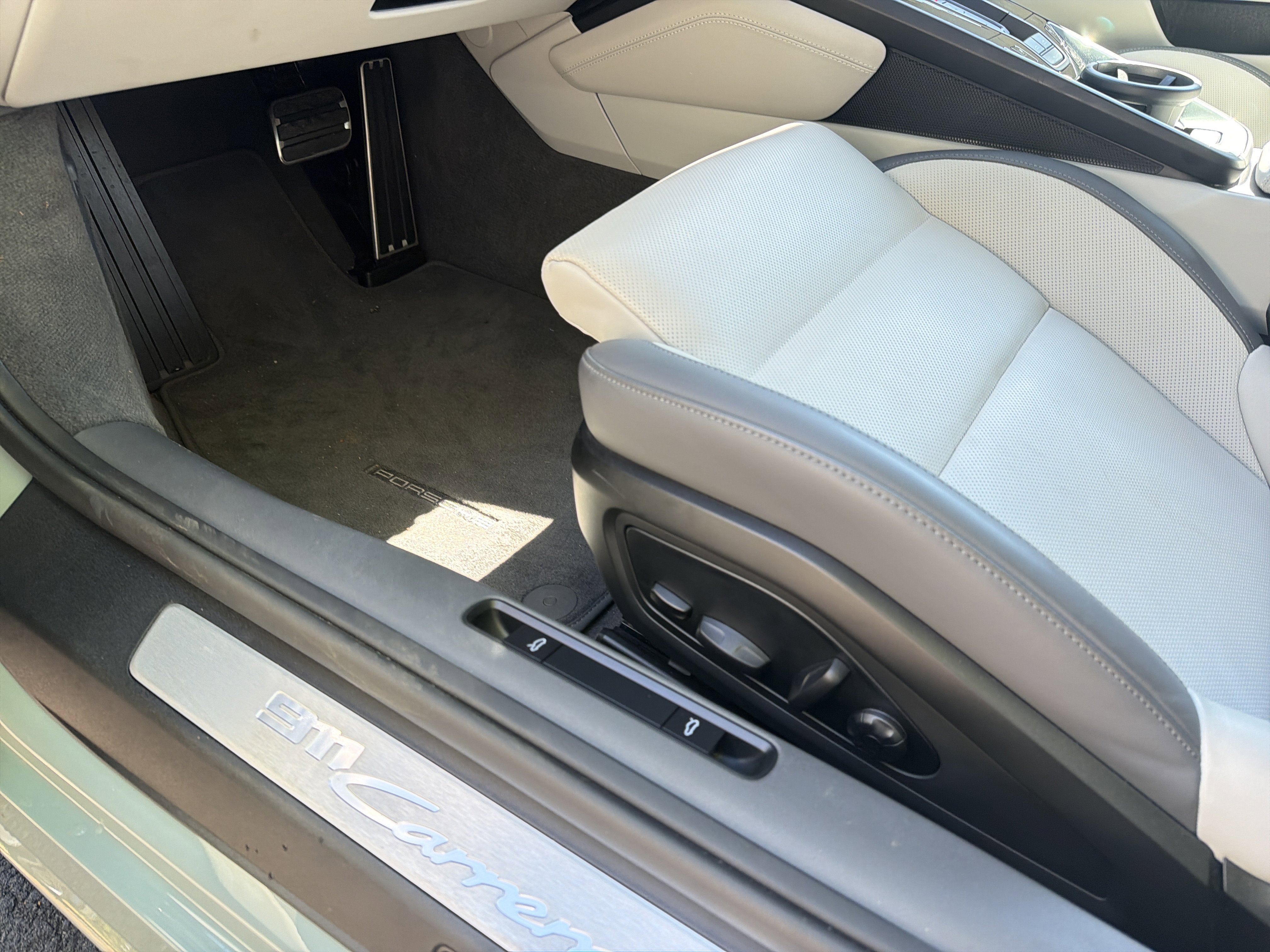 Used 2025 Porsche 911 Carrera S RWD image 17