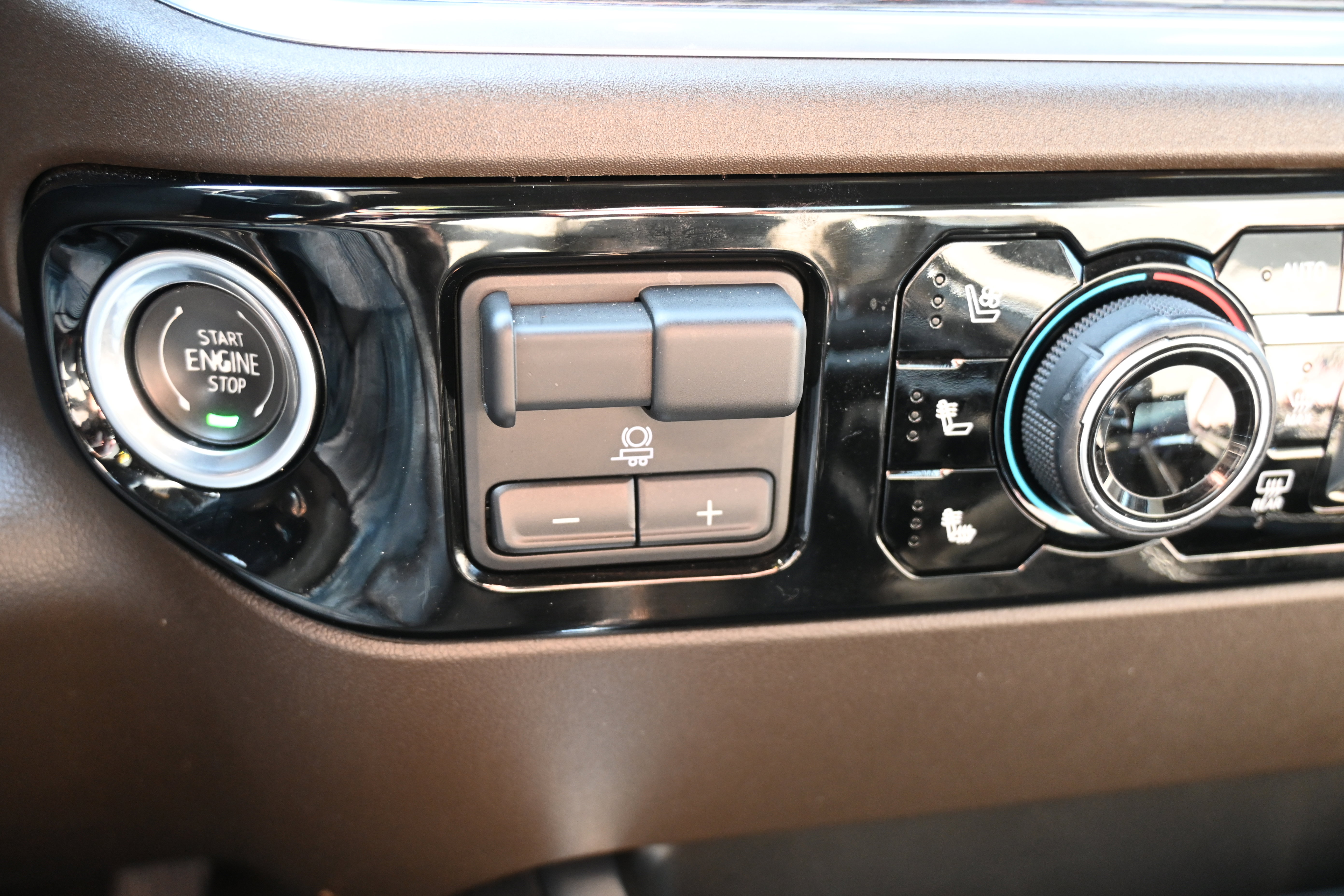 Used 2024 Chevrolet Silverado 1500 LTZ w/ Technology Package image 29