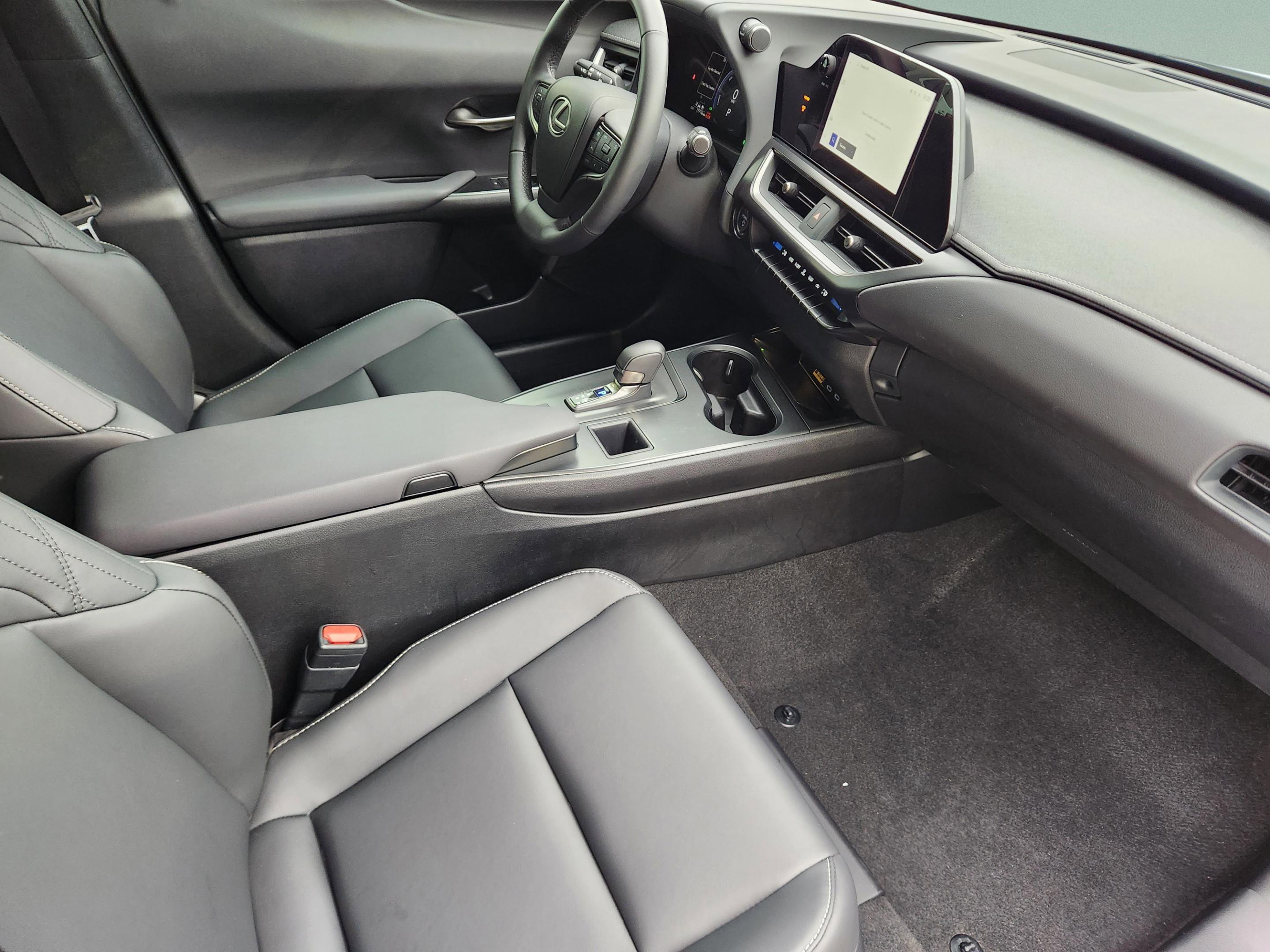 Certified 2025 Lexus UX 300h FWD w/ Accessory Package (Z1) image 25
