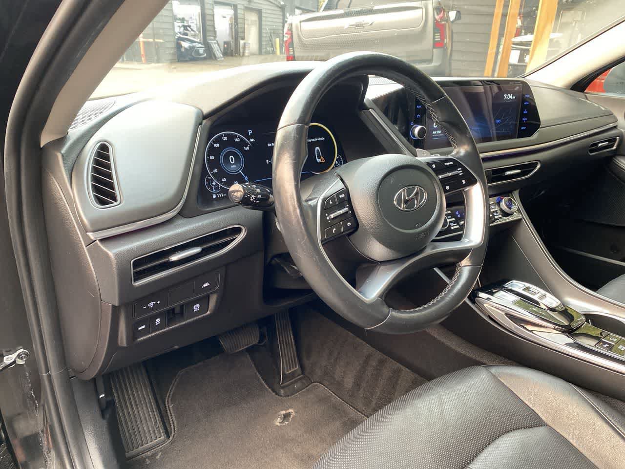 Used 2022 Hyundai Sonata Limited FWD image 2