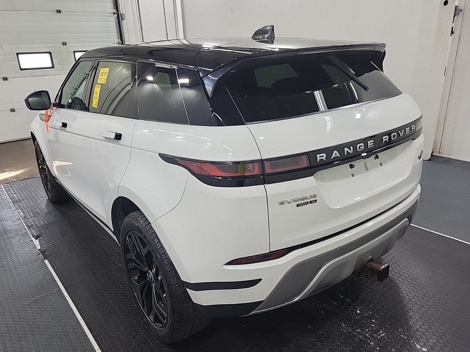 Used 2020 Land Rover Range Rover Evoque SE AWD/4WD image 7