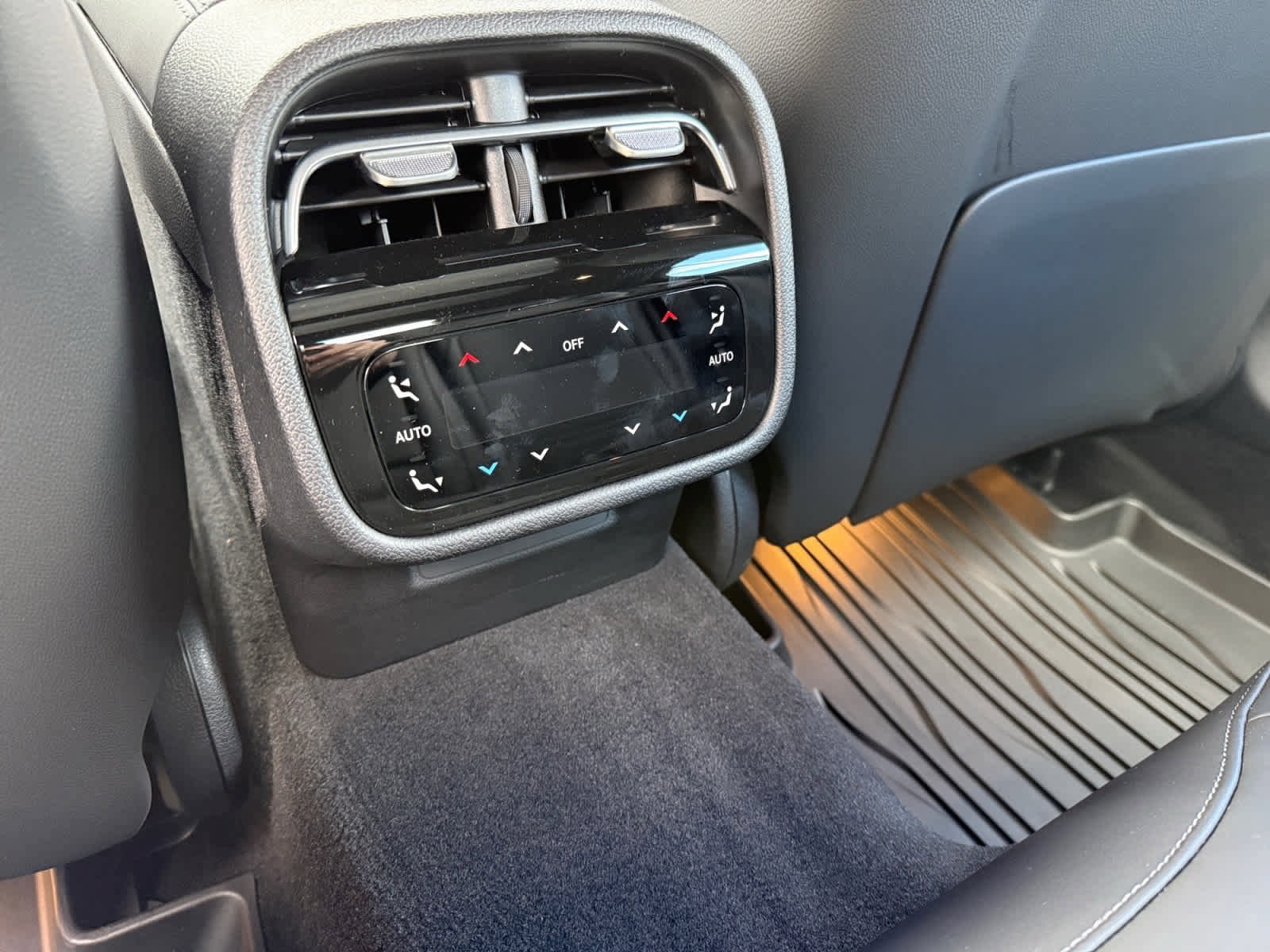 New 2026 Mercedes-Benz E 53 AMG e 4MATIC Sedan image 16