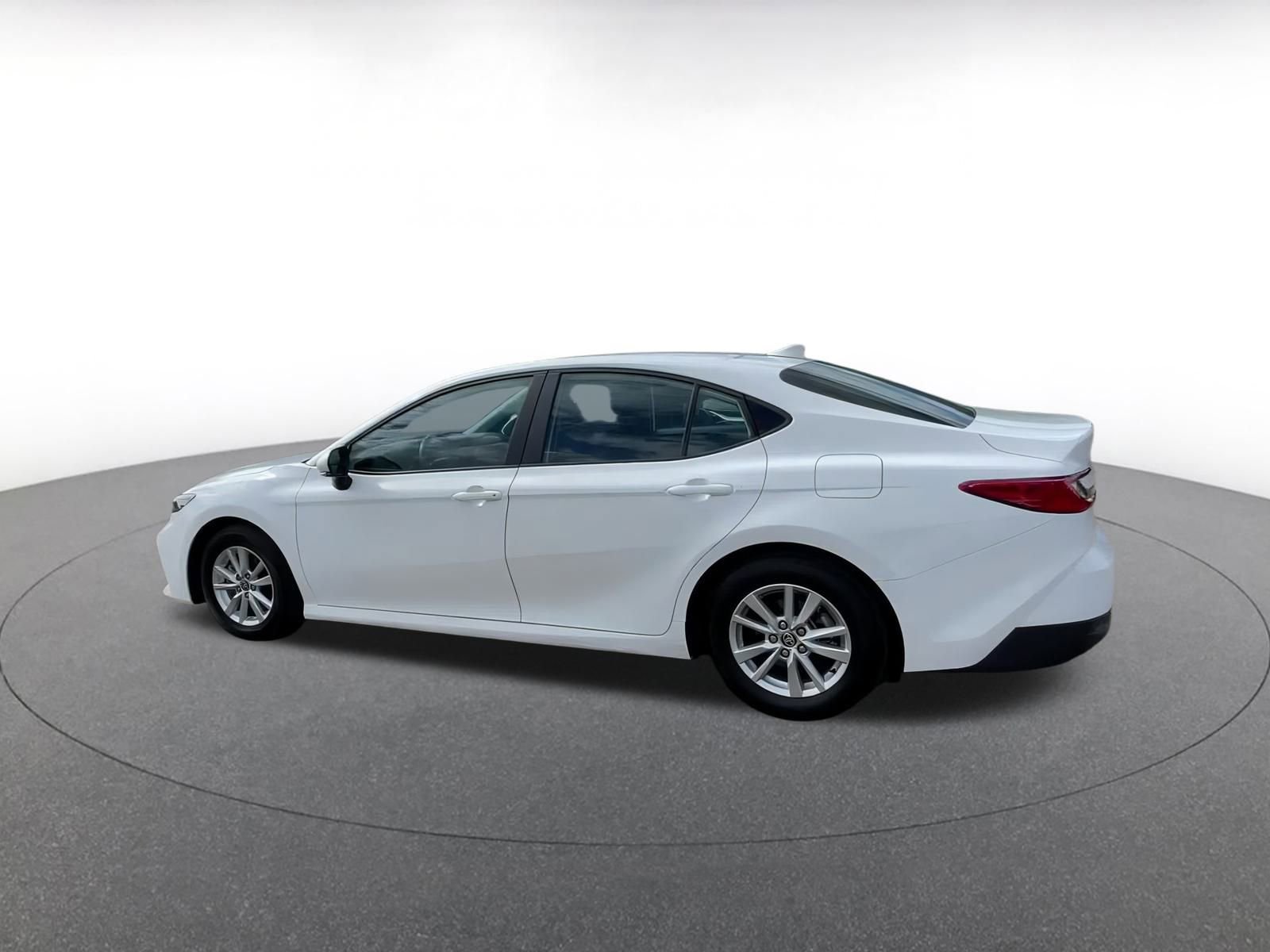 Used 2025 Toyota Camry LE image 10