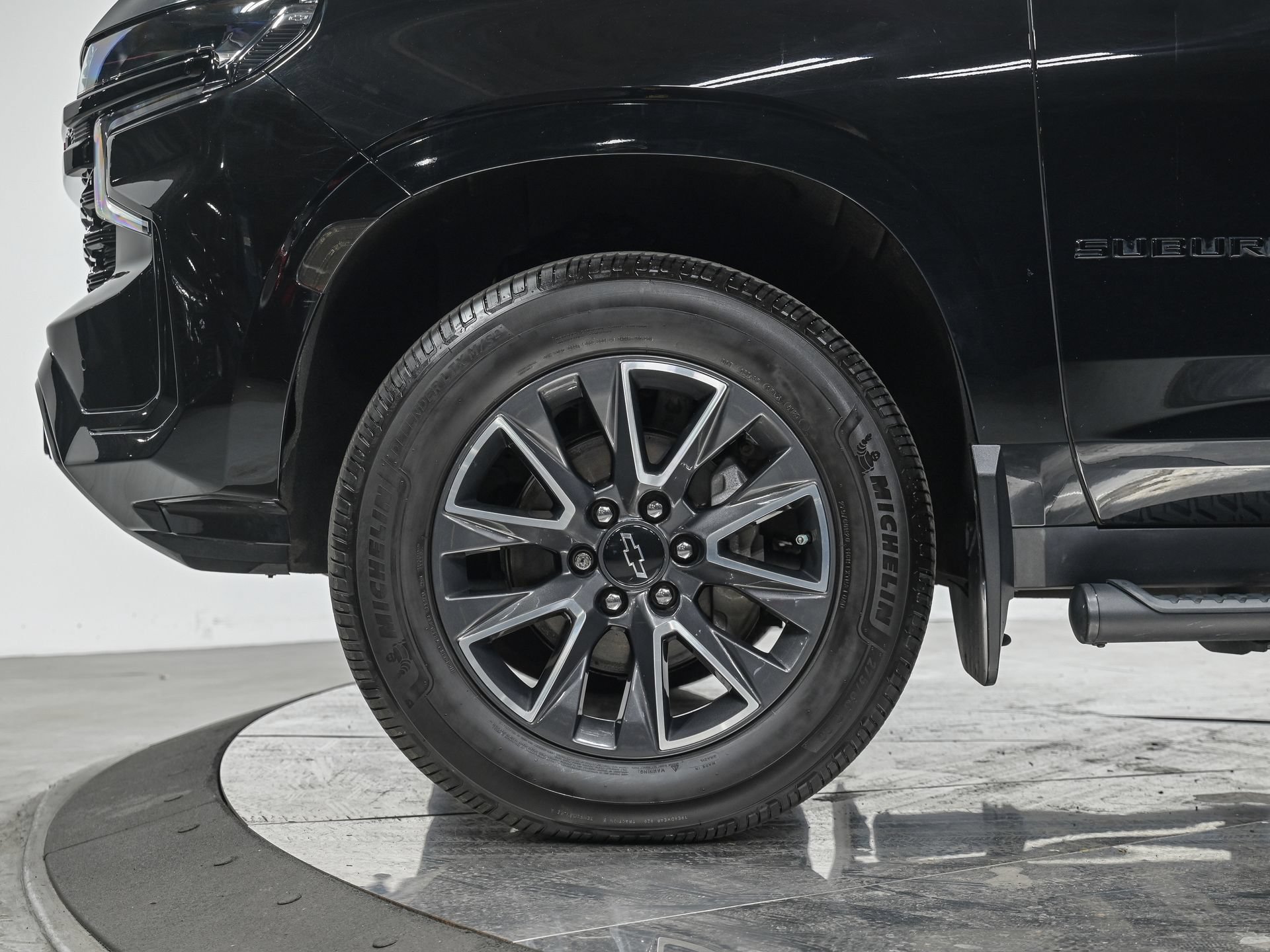 Used 2022 Chevrolet Suburban Z71 AWD/4WD image 3