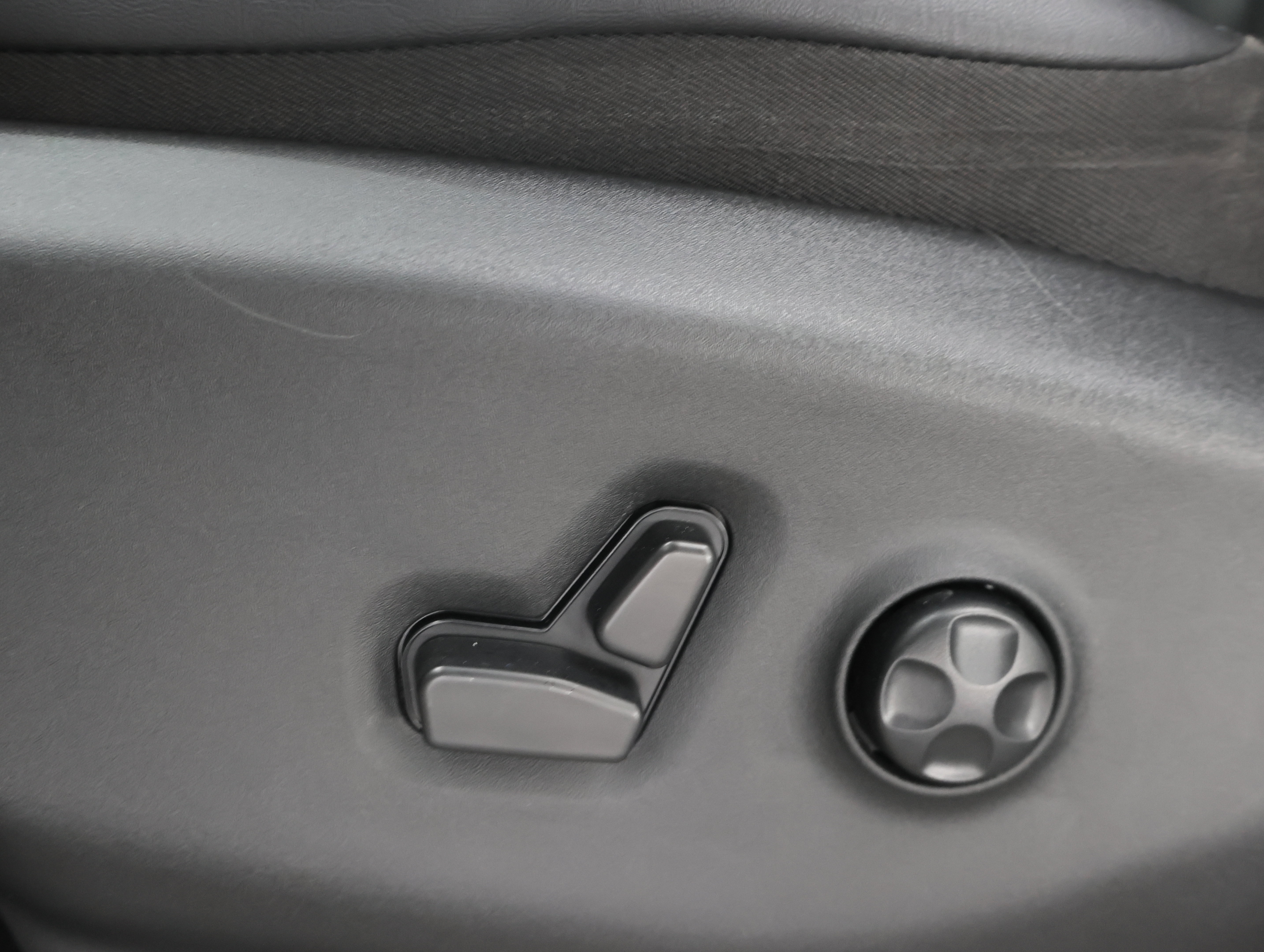 Used 2024 Chrysler Pacifica Touring-L FWD image 39