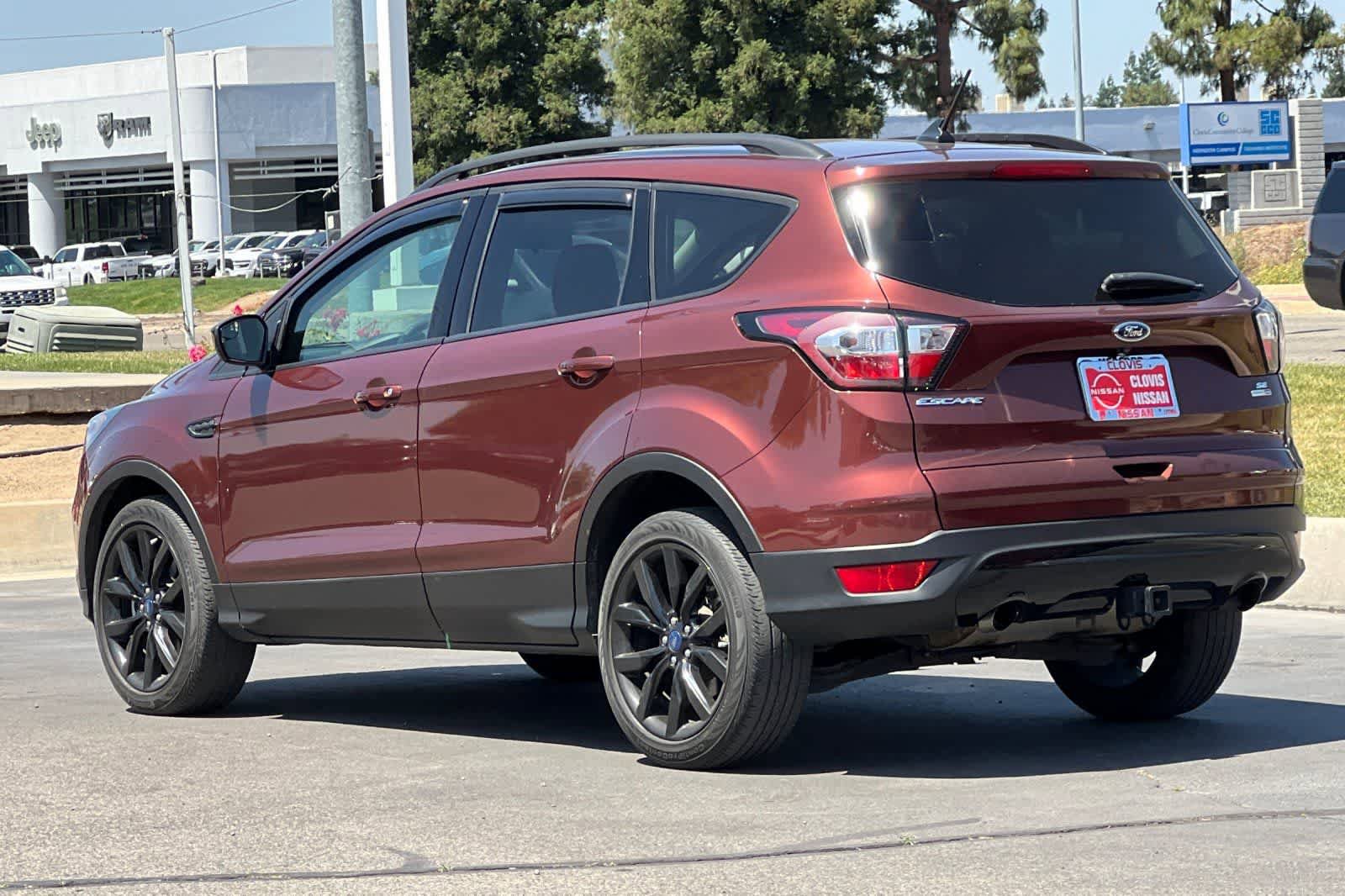 Used 2018 Ford Escape SE w/ SE Sport Appearance Package image 7