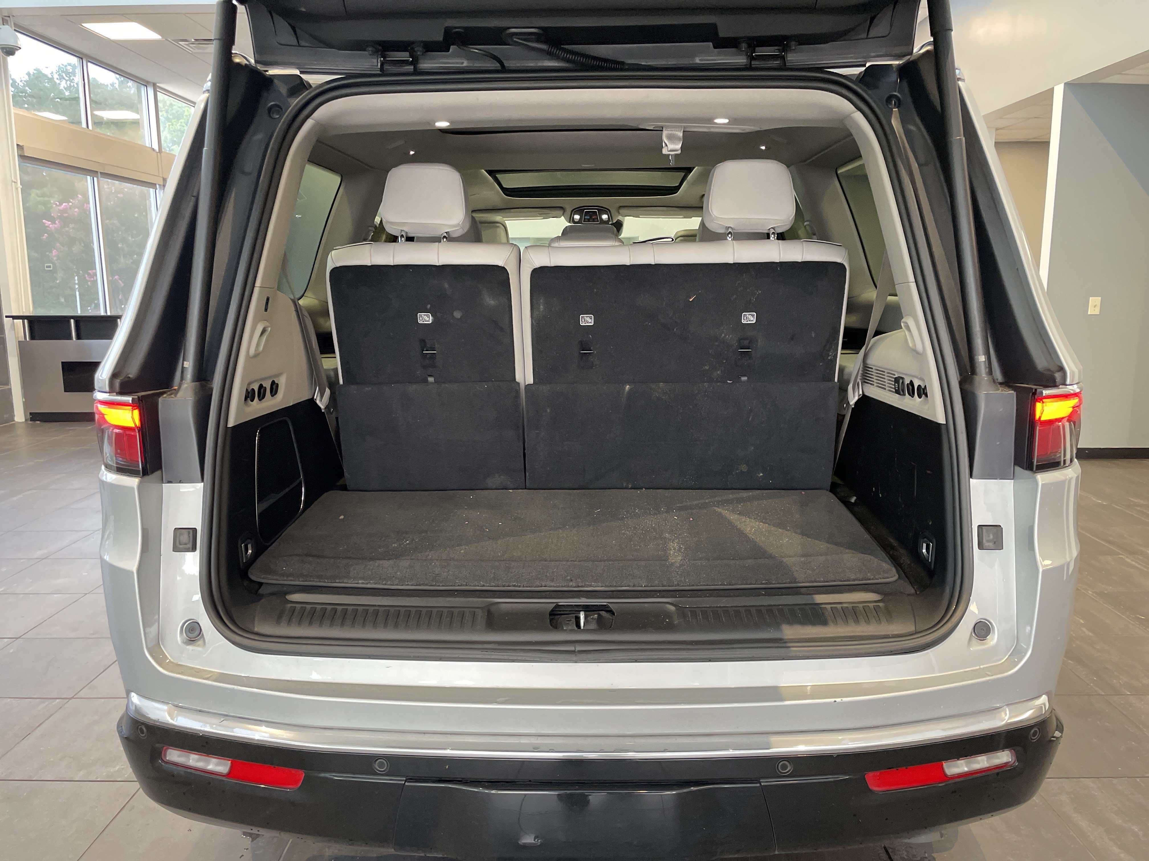 Used 2022 Jeep Wagoneer Series I w/ Premium Group I AWD/4WD image 37