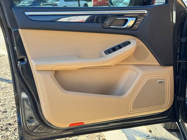Used 2018 Porsche Macan w/ Premium Package Plus image 23