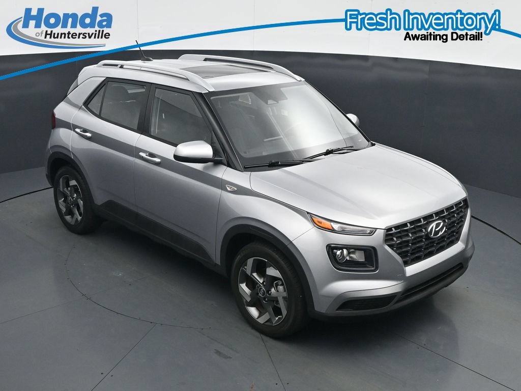 Used 2025 Hyundai Venue SEL FWD image 18