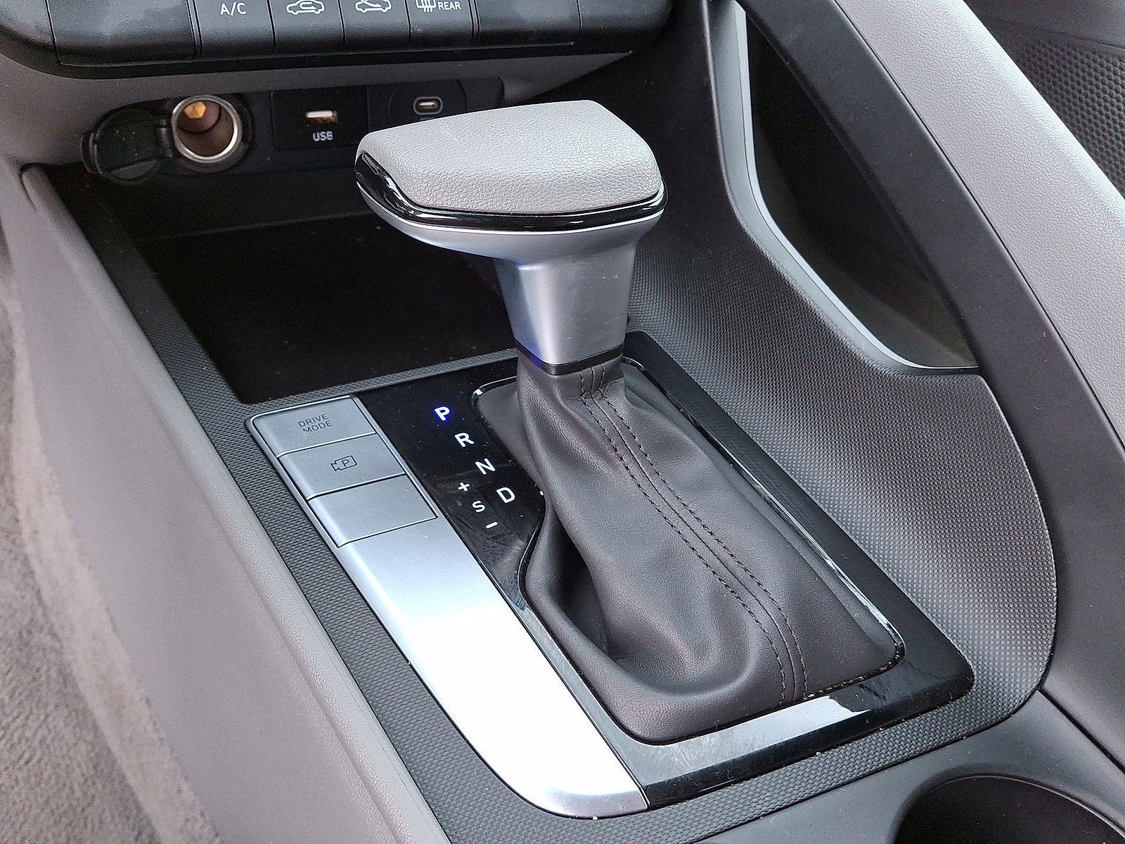 Certified 2025 Hyundai Elantra SE FWD image 18
