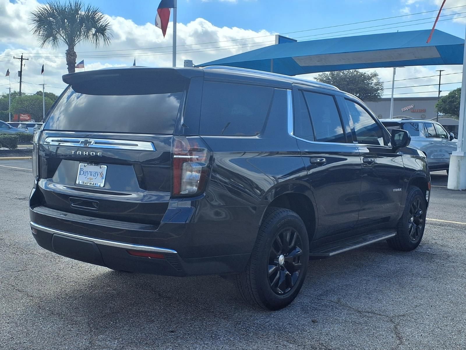Used 2023 Chevrolet Tahoe LS image 2